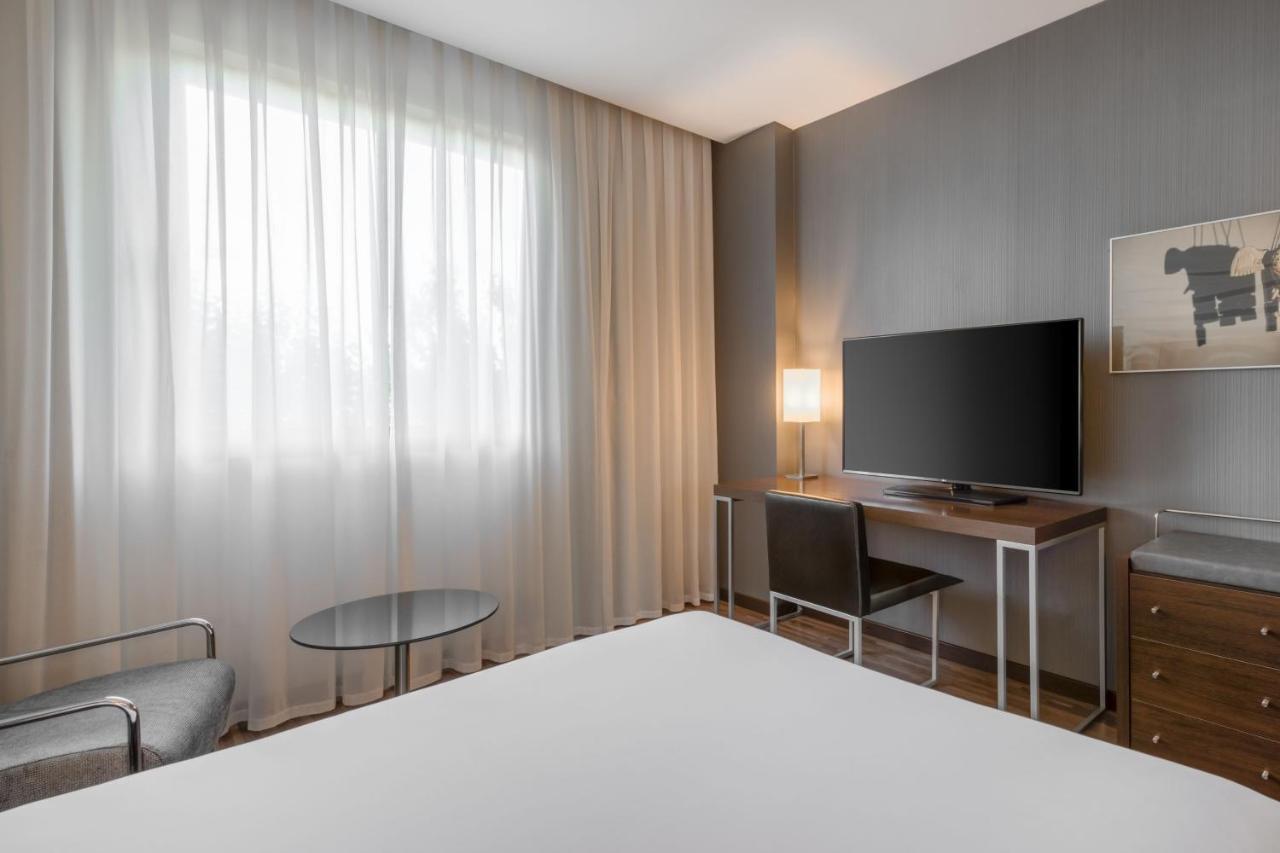 Ac Hotel By Marriott Madrid Airport Coslada Eksteriør billede