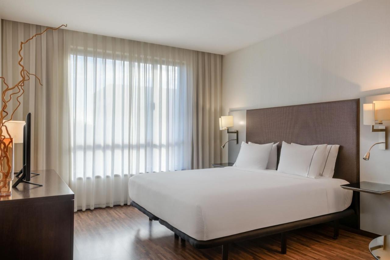 Ac Hotel By Marriott Madrid Airport Coslada Eksteriør billede