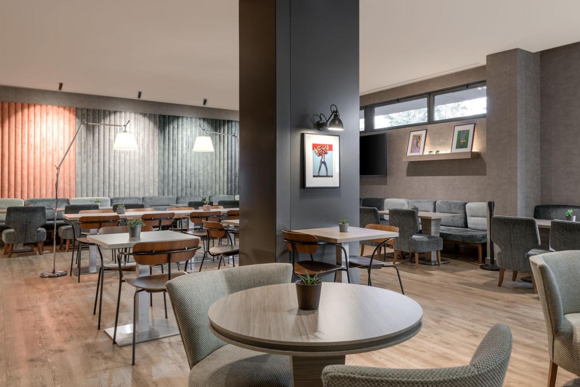 Ac Hotel By Marriott Madrid Airport Coslada Eksteriør billede