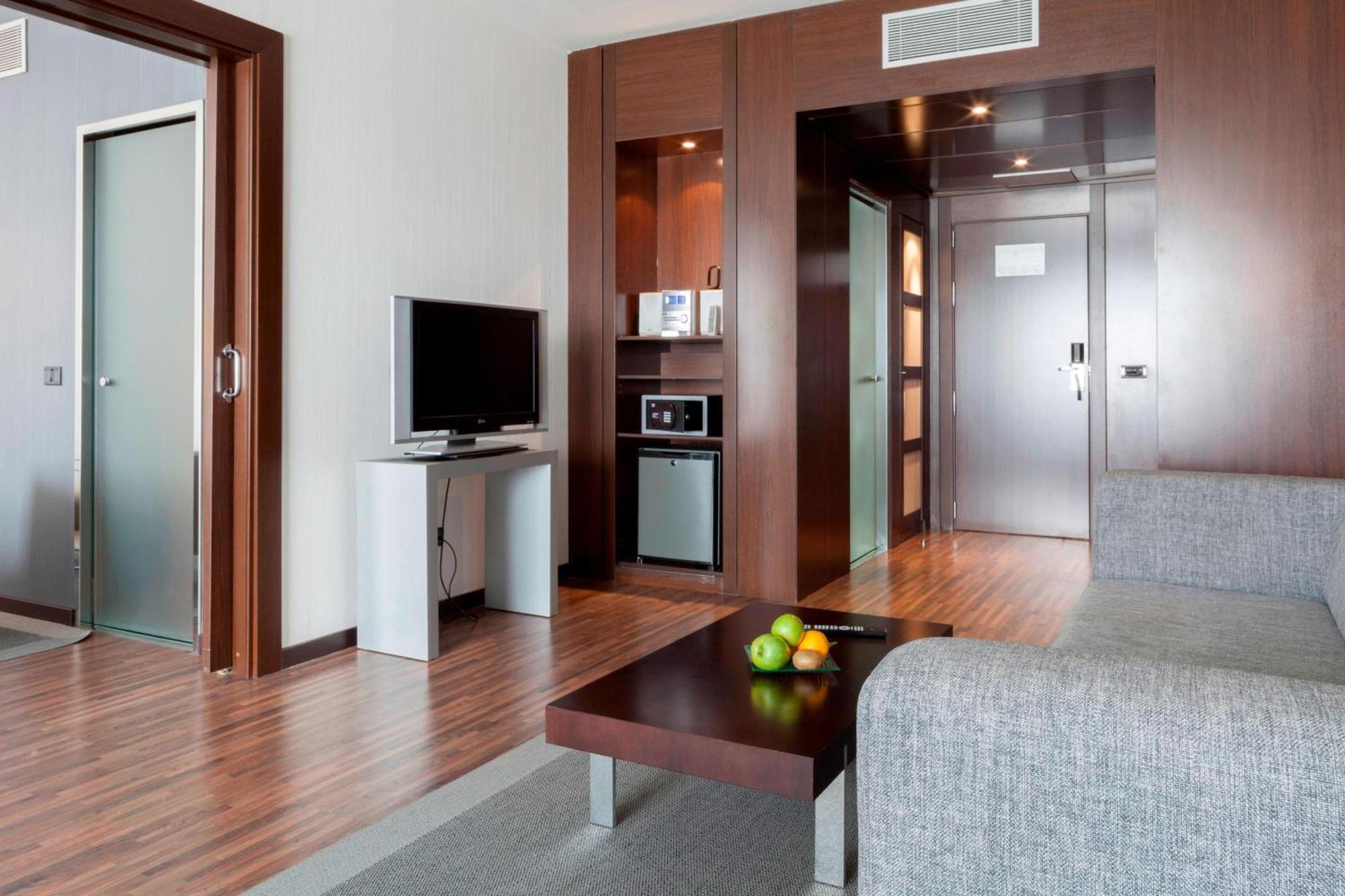 Ac Hotel By Marriott Madrid Airport Coslada Eksteriør billede