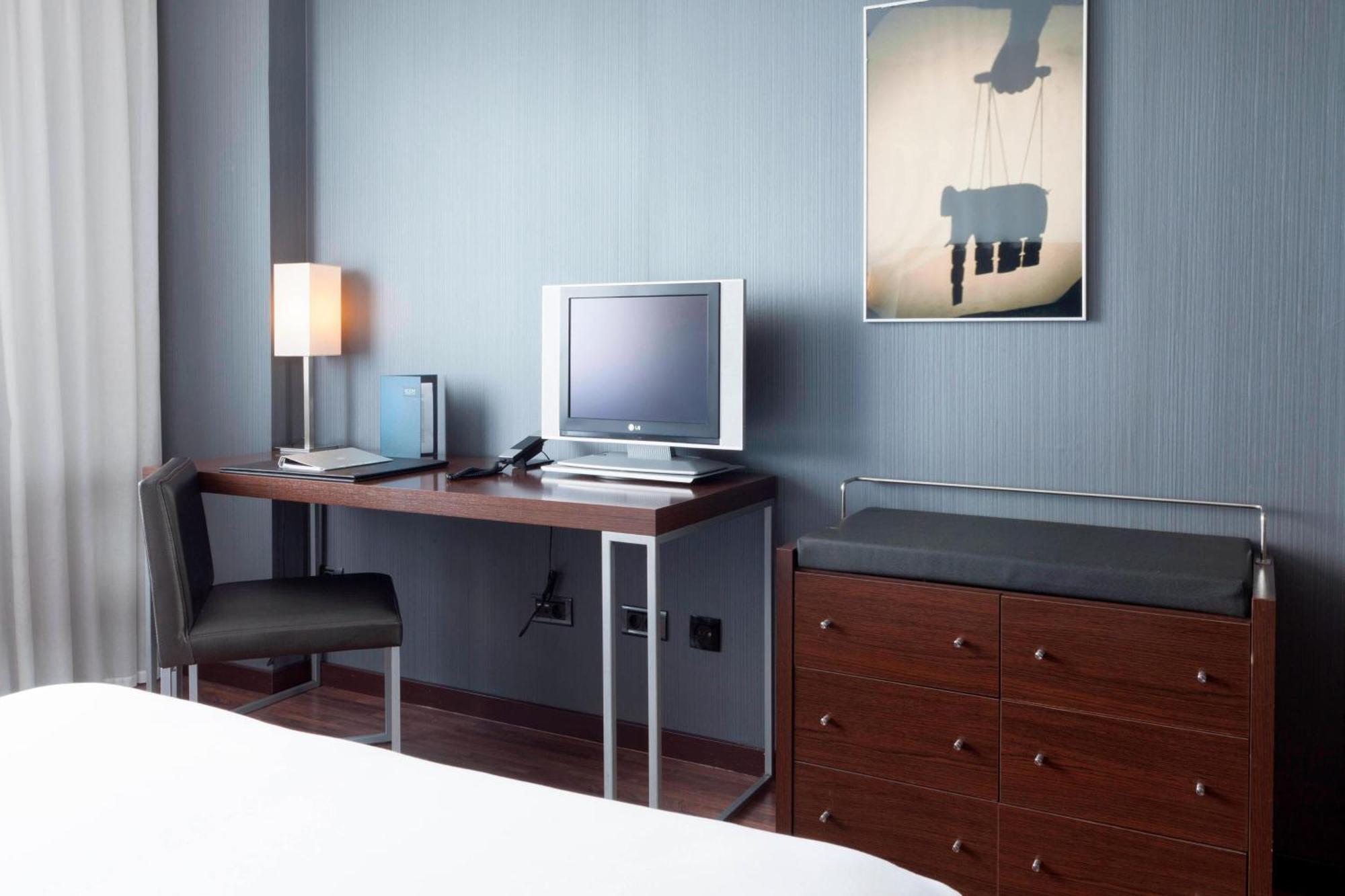 Ac Hotel By Marriott Madrid Airport Coslada Eksteriør billede
