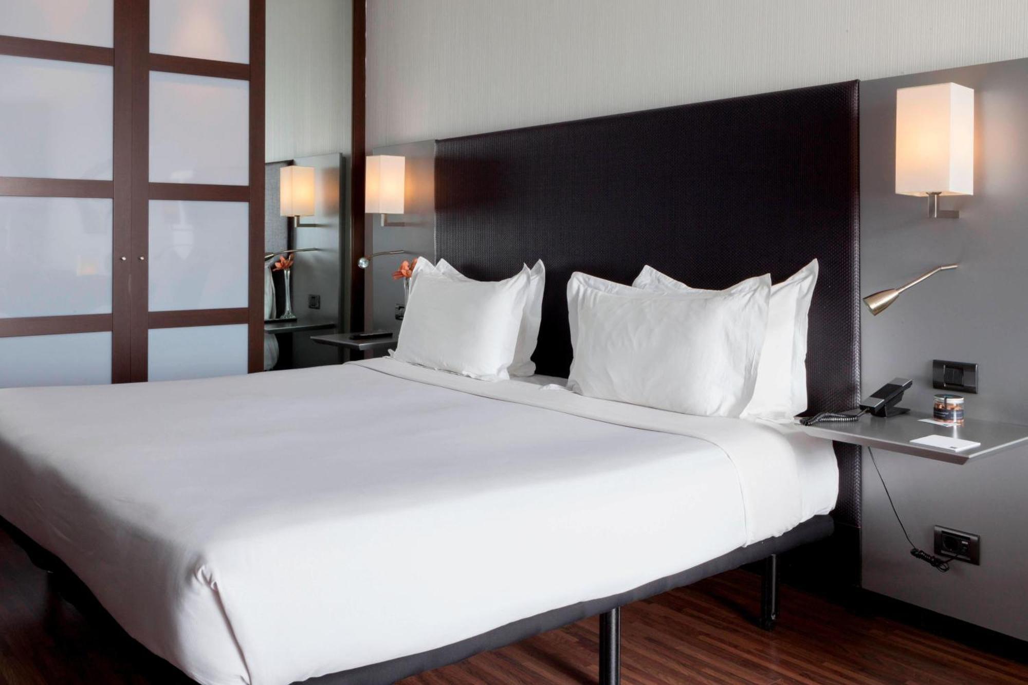Ac Hotel By Marriott Madrid Airport Coslada Eksteriør billede