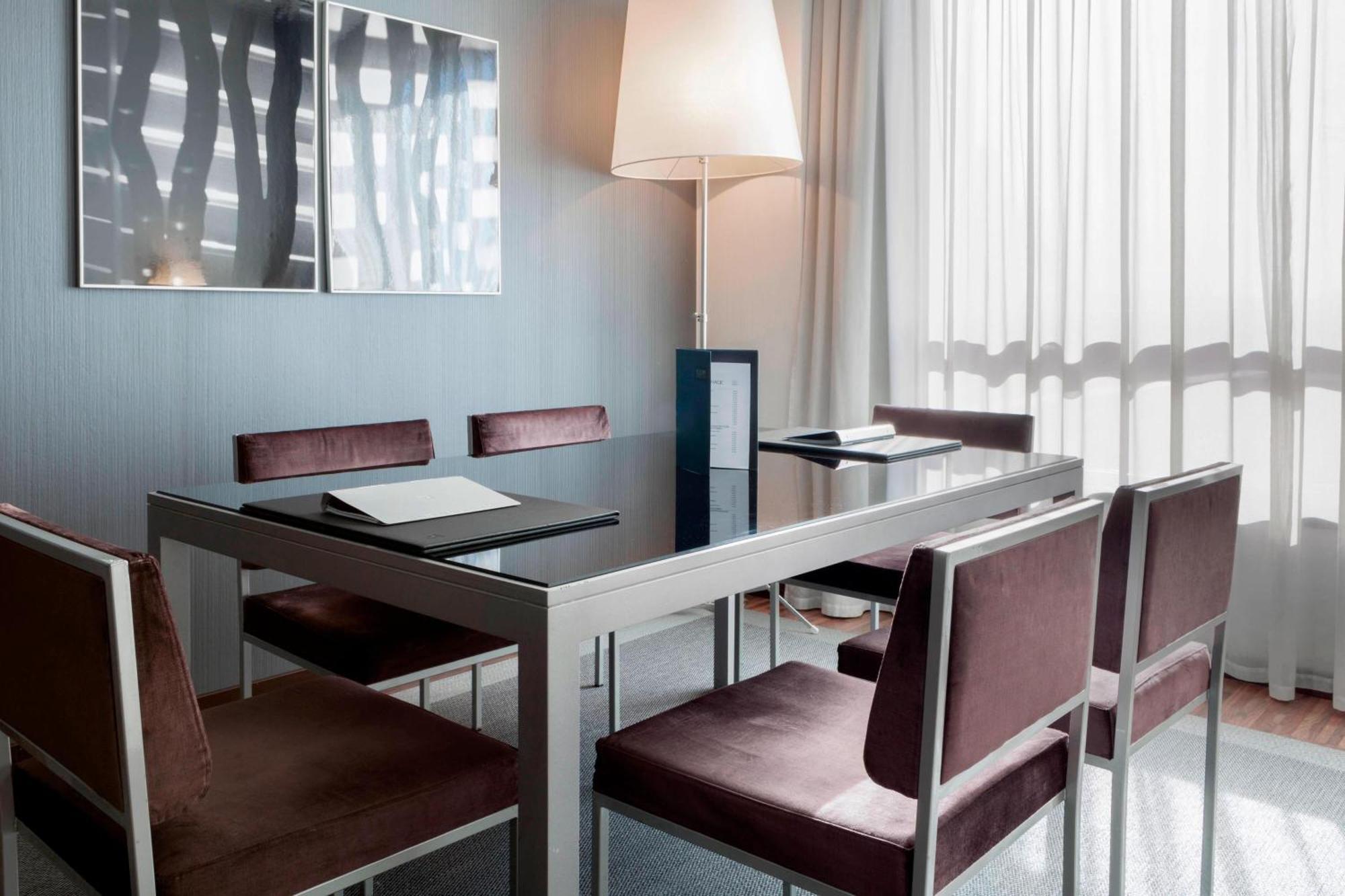 Ac Hotel By Marriott Madrid Airport Coslada Eksteriør billede