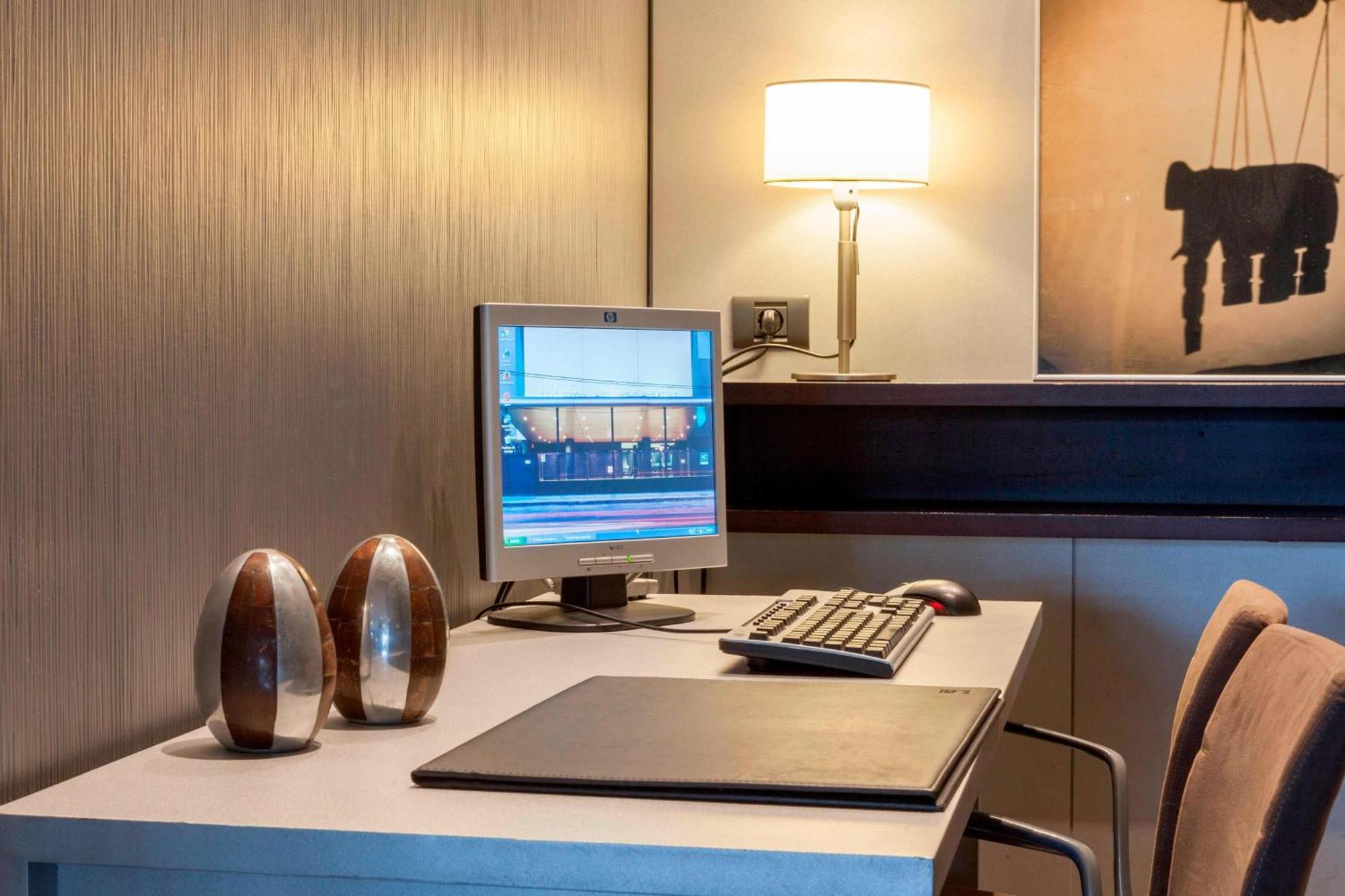 Ac Hotel By Marriott Madrid Airport Coslada Eksteriør billede