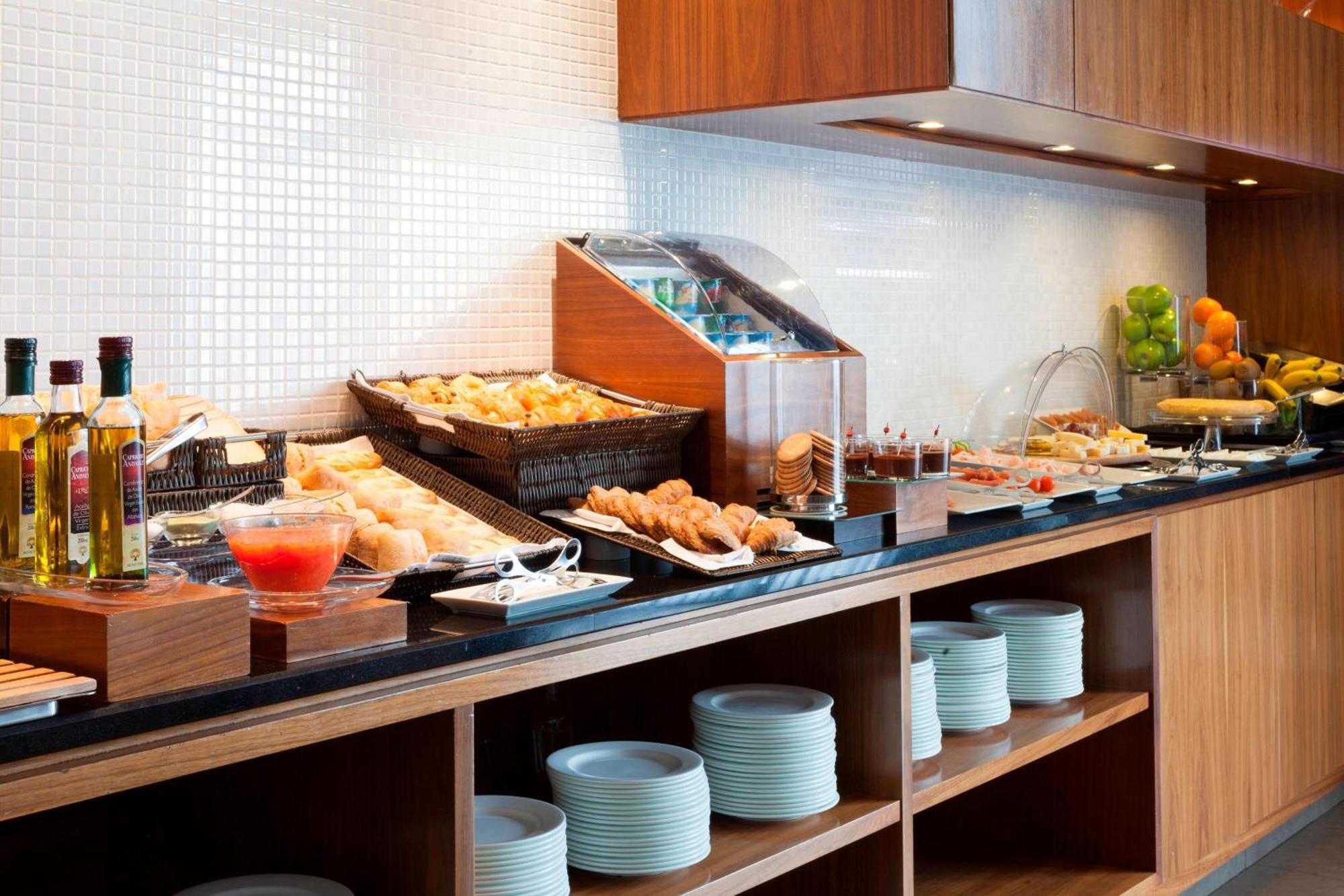 Ac Hotel By Marriott Madrid Airport Coslada Eksteriør billede